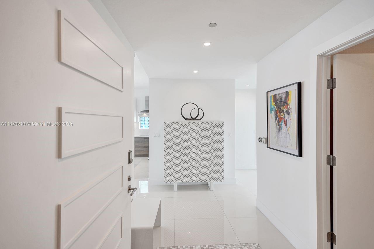 PARAMOUNT BAY CONDO - Residential