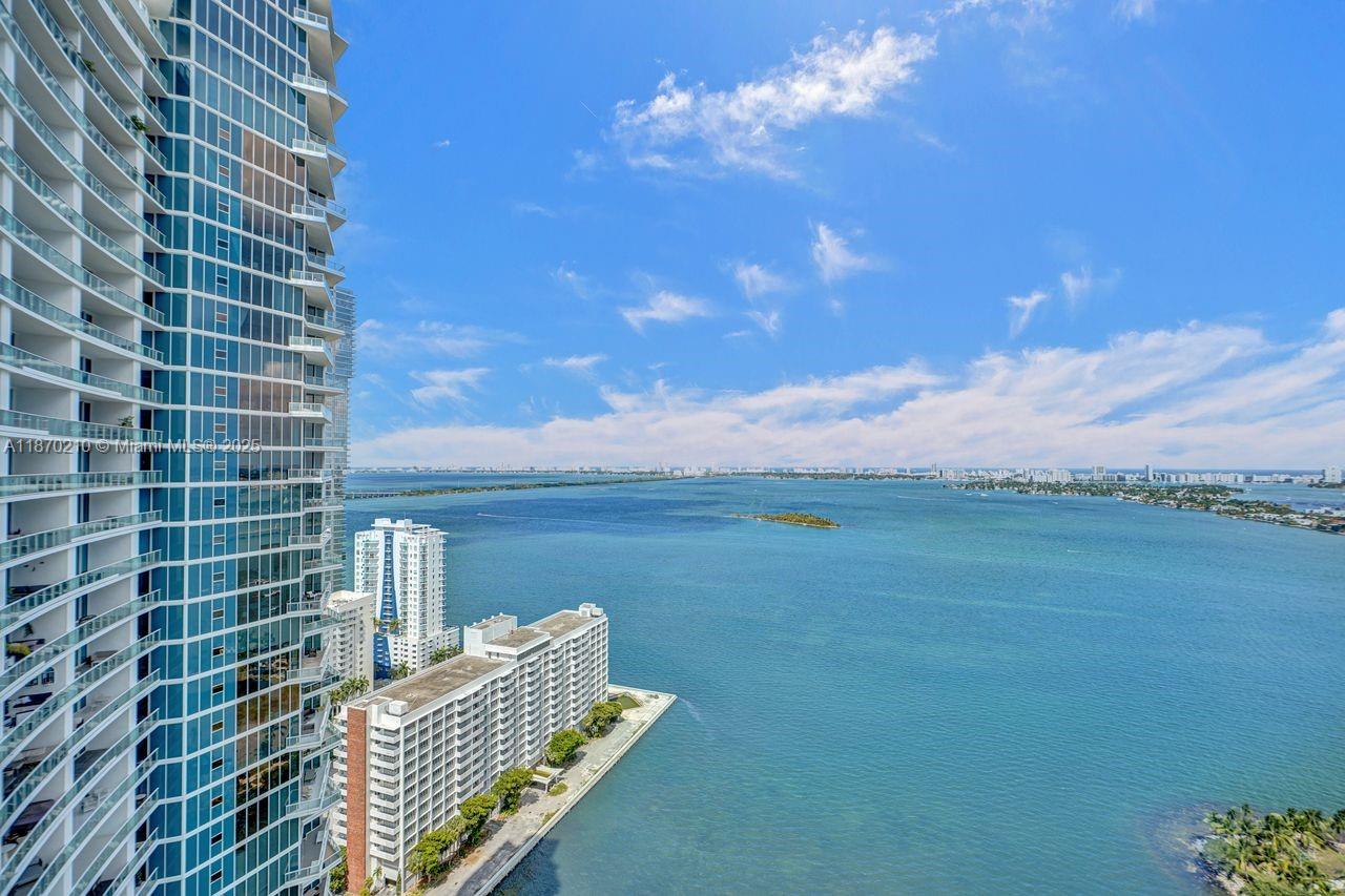 PARAMOUNT BAY CONDO - Residential