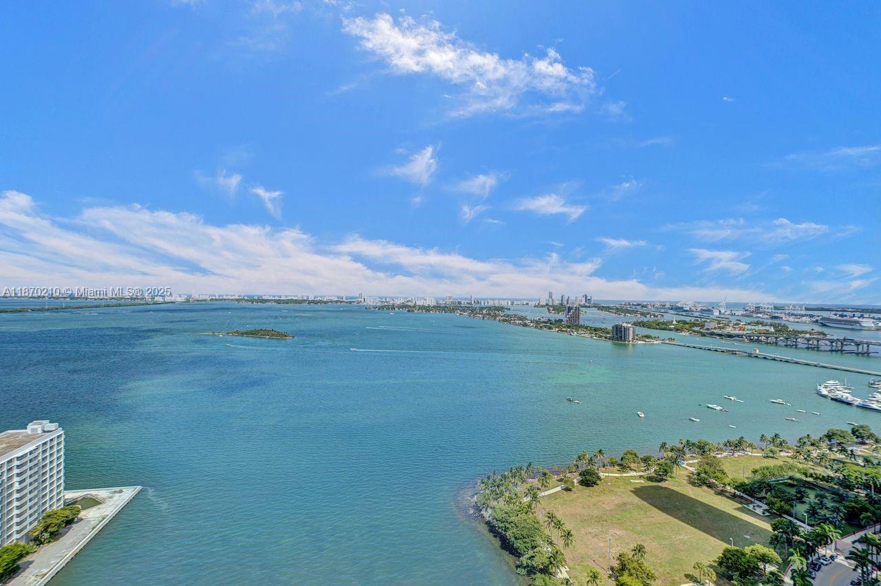 PARAMOUNT BAY CONDO - Residential