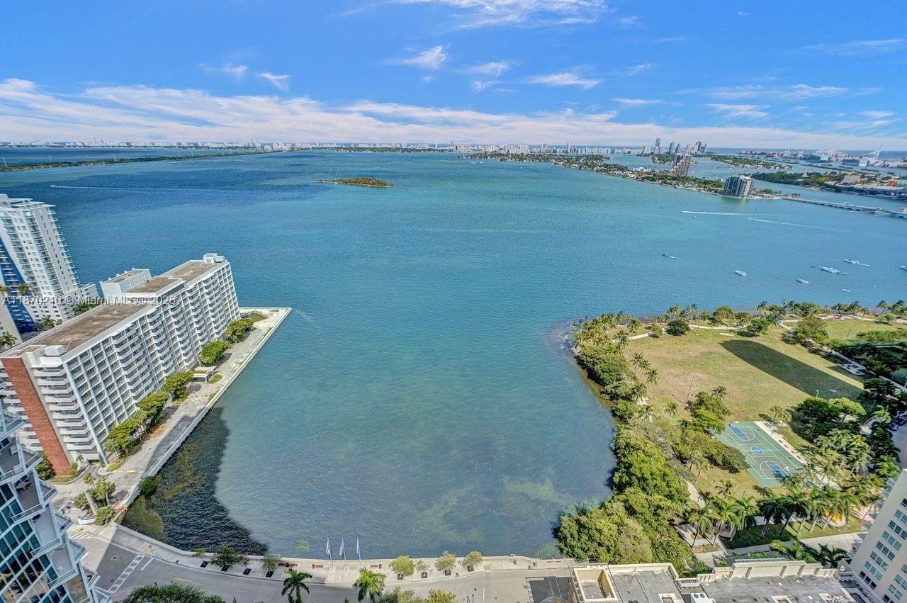 PARAMOUNT BAY CONDO - Residential