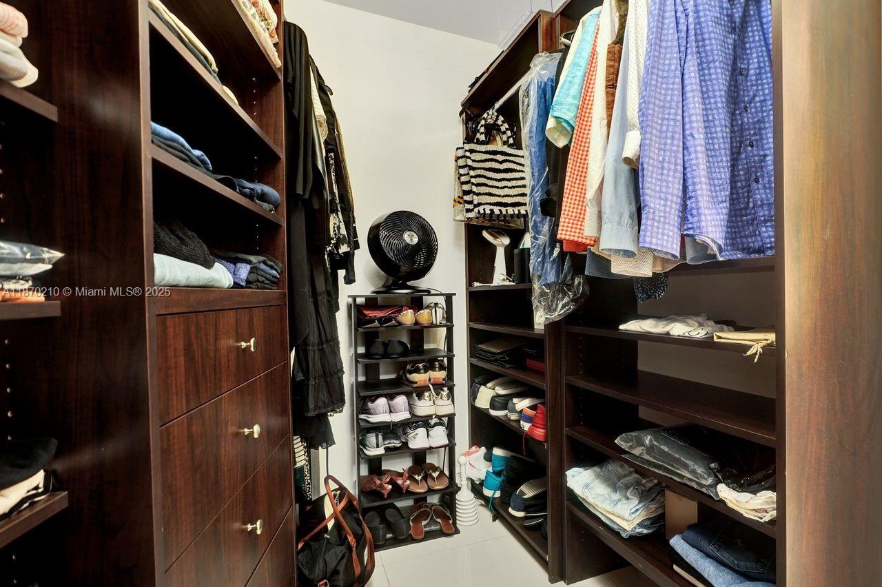 PARAMOUNT BAY CONDO - Residential