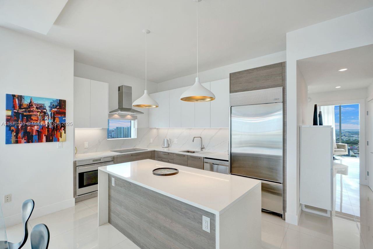 PARAMOUNT BAY CONDO - Residential