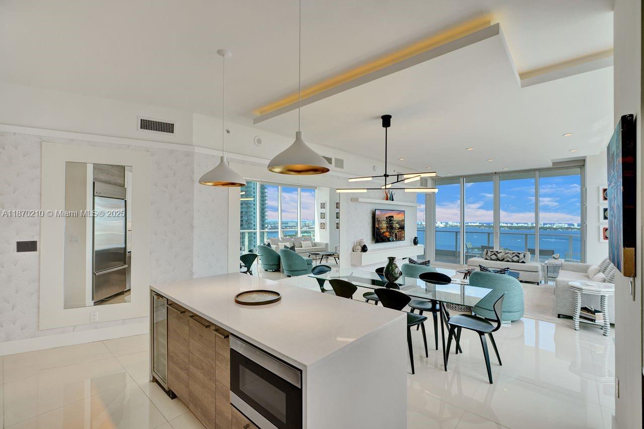 PARAMOUNT BAY CONDO - Residential