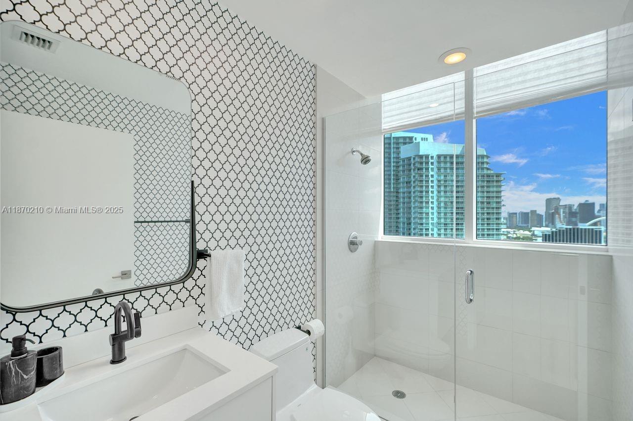 PARAMOUNT BAY CONDO - Residential