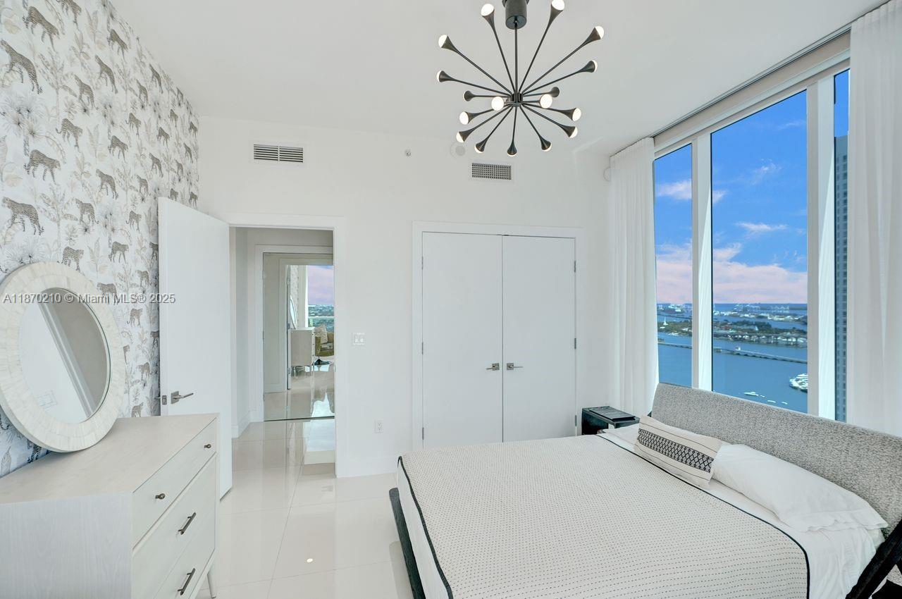 PARAMOUNT BAY CONDO - Residential