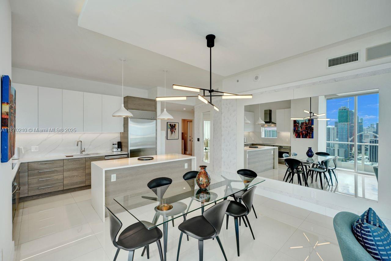 PARAMOUNT BAY CONDO - Residential