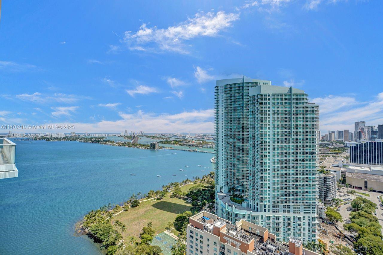 PARAMOUNT BAY CONDO - Residential