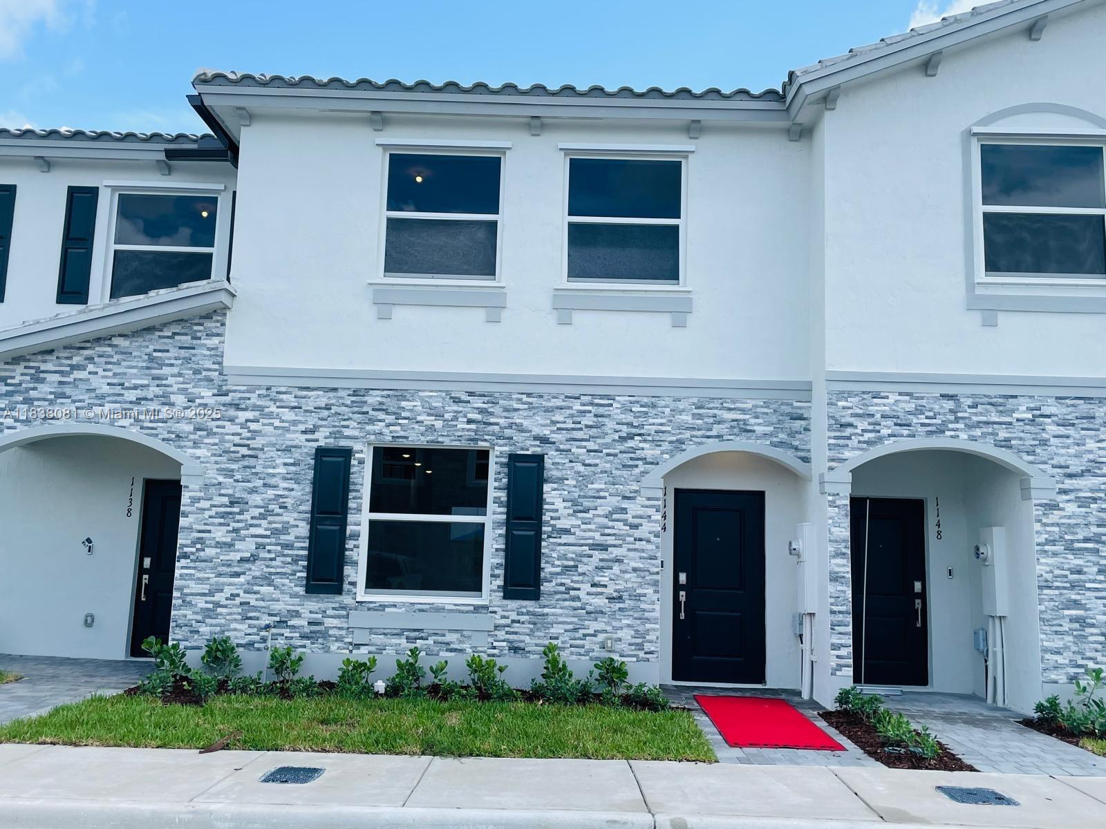 Brand new town house ready to move in, centrally located, close to Publix, CVS, restaurants, landlord motivated.