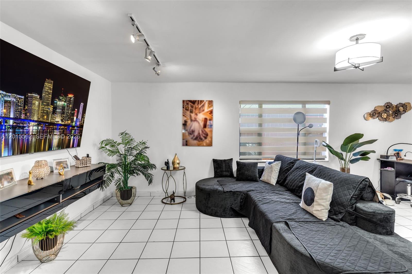 AUBURNDALE TAMIAMI TRAIL - Residential Income