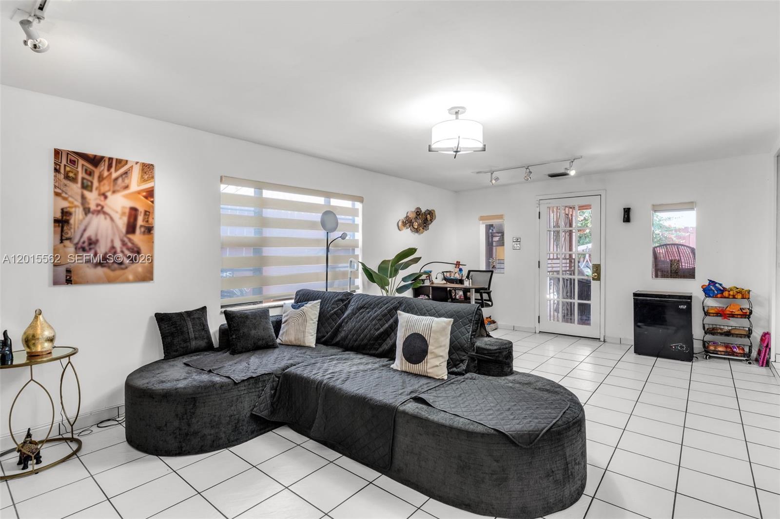 AUBURNDALE TAMIAMI TRAIL - Residential Income