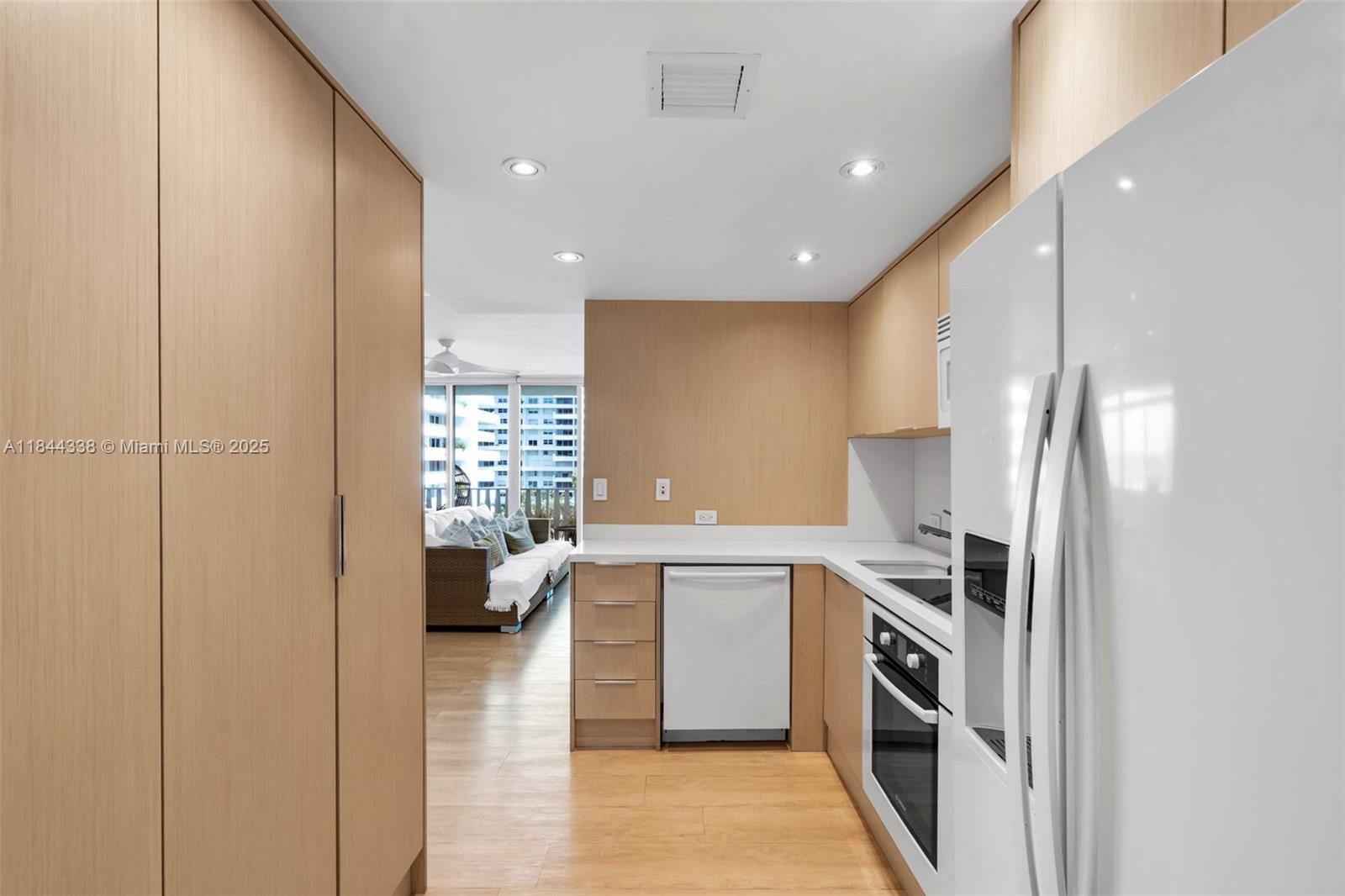 ISLAND HOUSE APT INC - CO - Residential