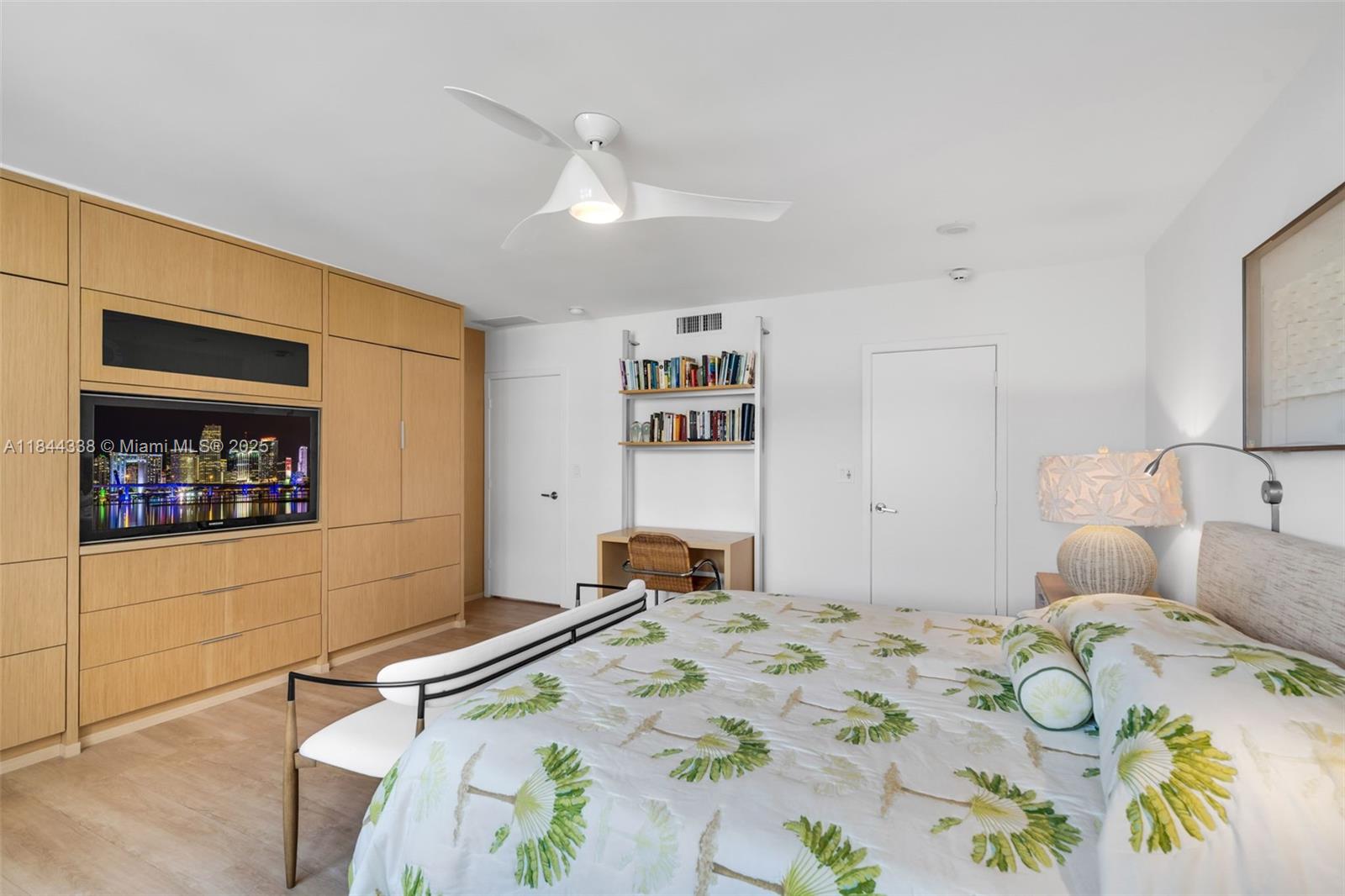 ISLAND HOUSE APT INC - CO - Residential
