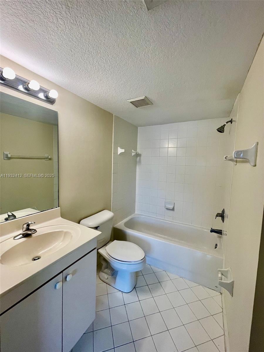 MONTEREY AT MALIBU BAY CO - Residential Lease