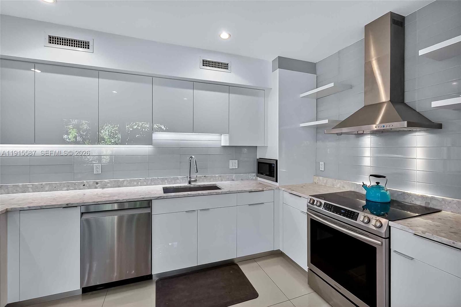 MIAMI SHORES SEC 3 - Residential