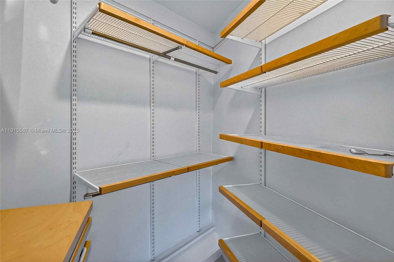 MIAMI SHORES SEC 3 - Residential