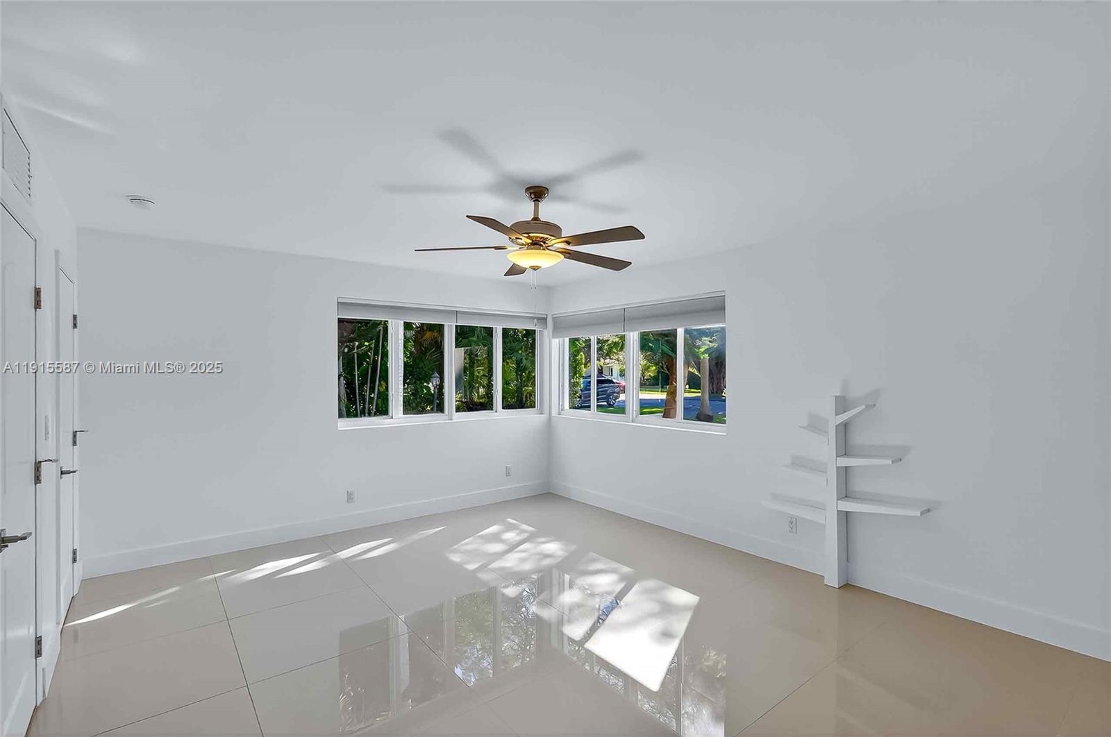 MIAMI SHORES SEC 3 - Residential