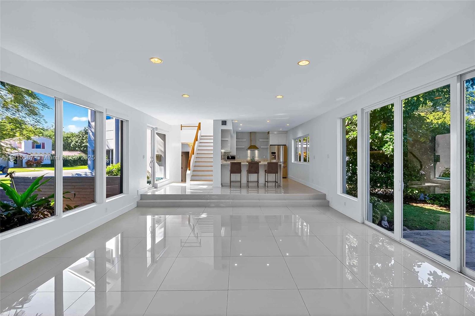 MIAMI SHORES SEC 3 - Residential