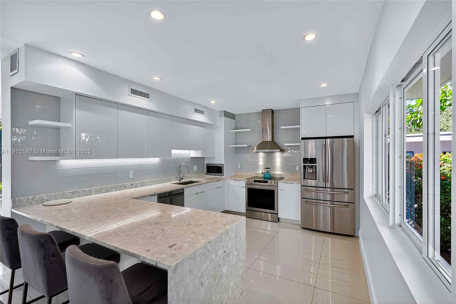 MIAMI SHORES SEC 3 - Residential