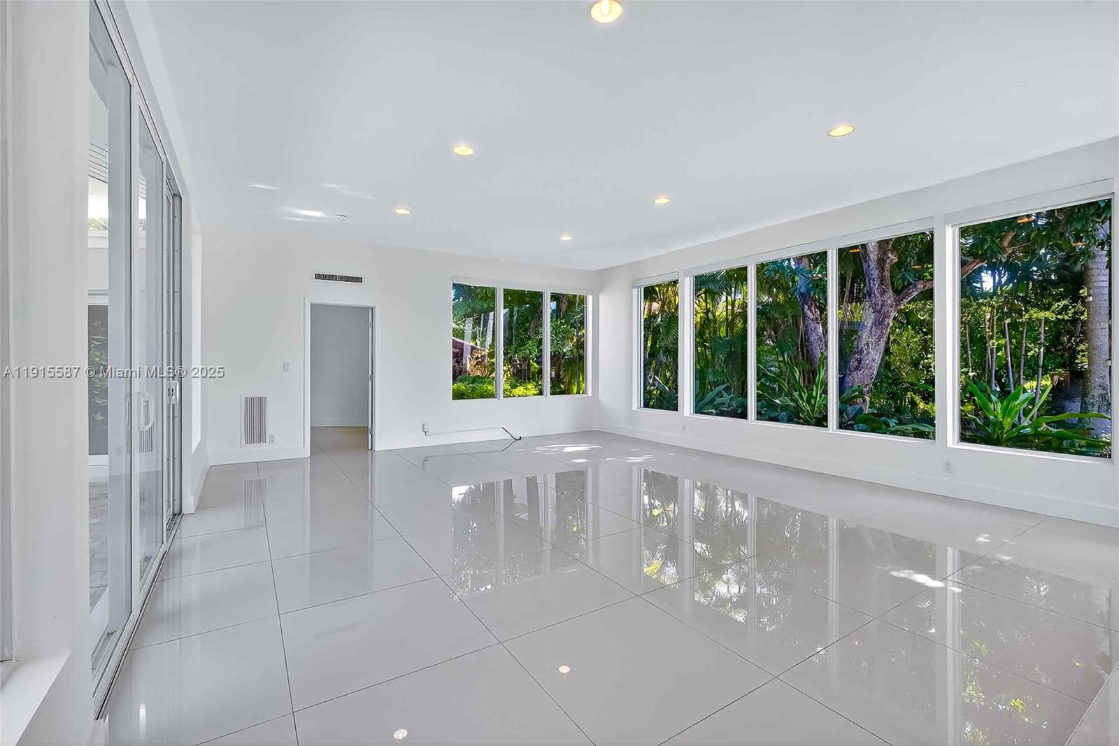 MIAMI SHORES SEC 3 - Residential