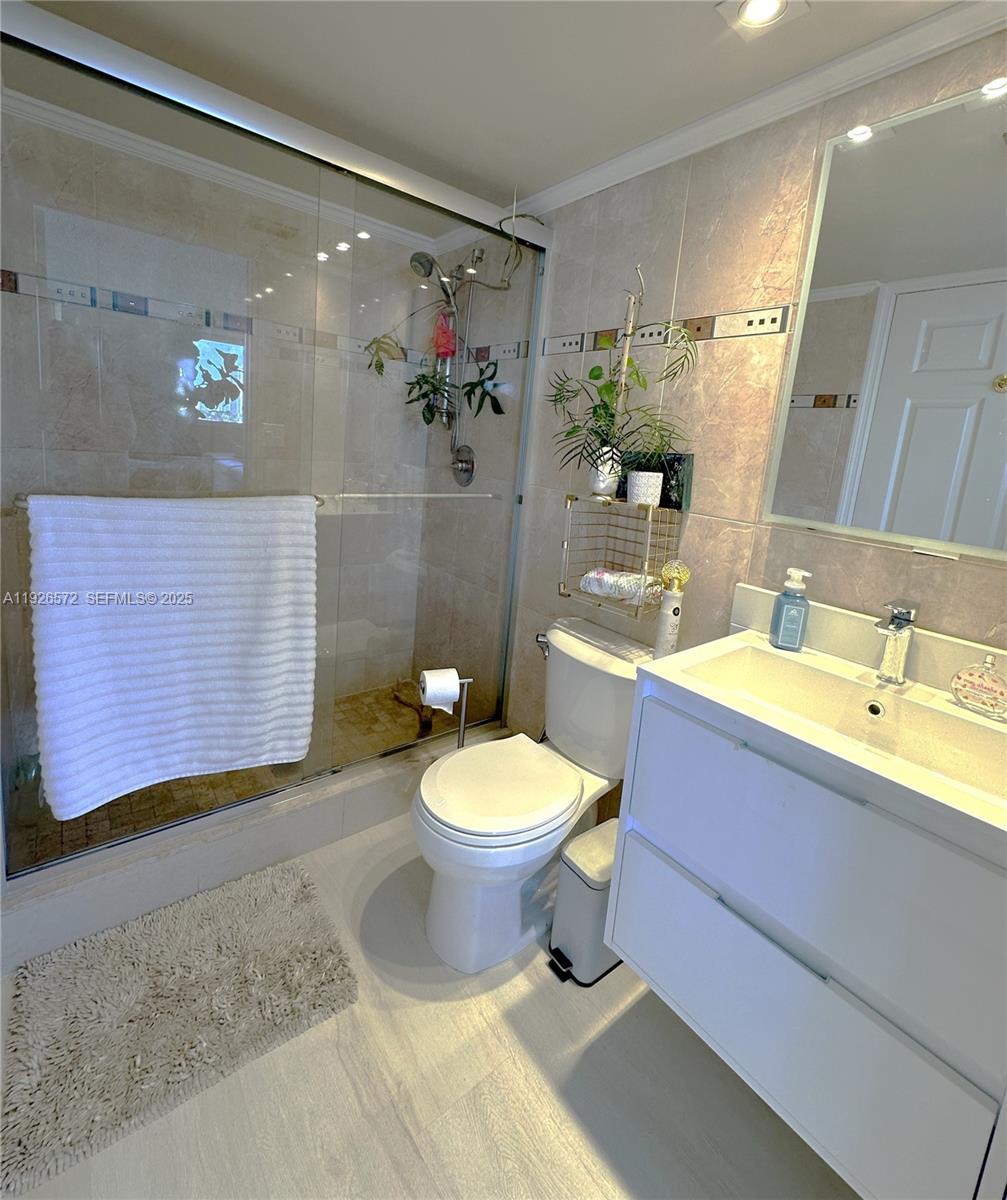 LE MONTCALM CONDO - Residential