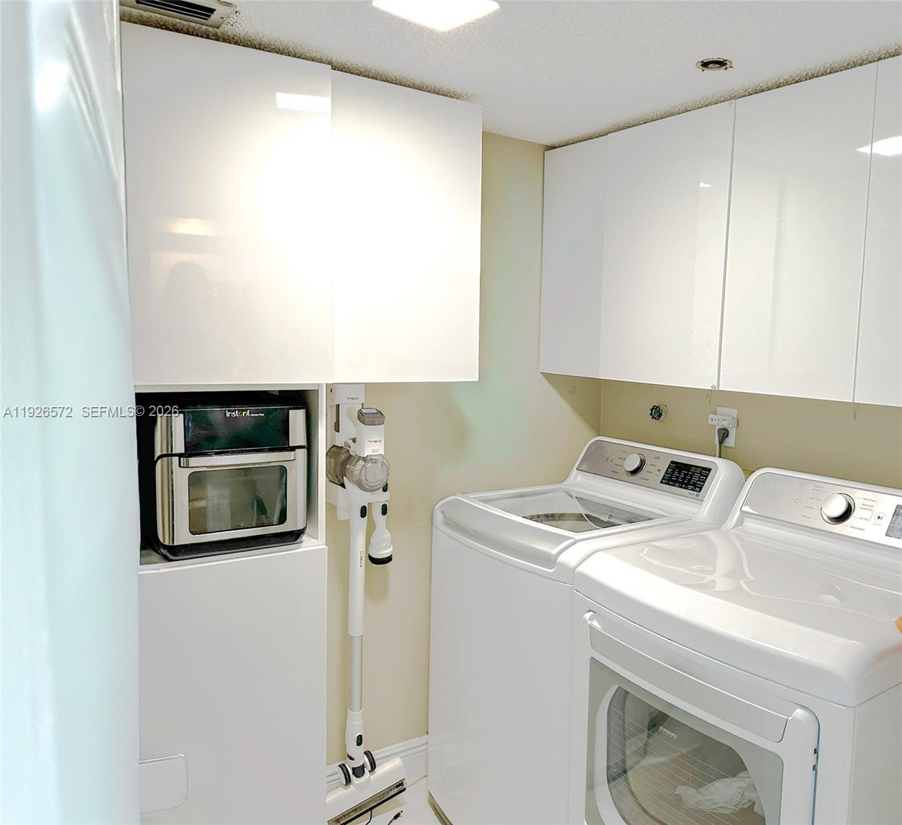 LE MONTCALM CONDO - Residential
