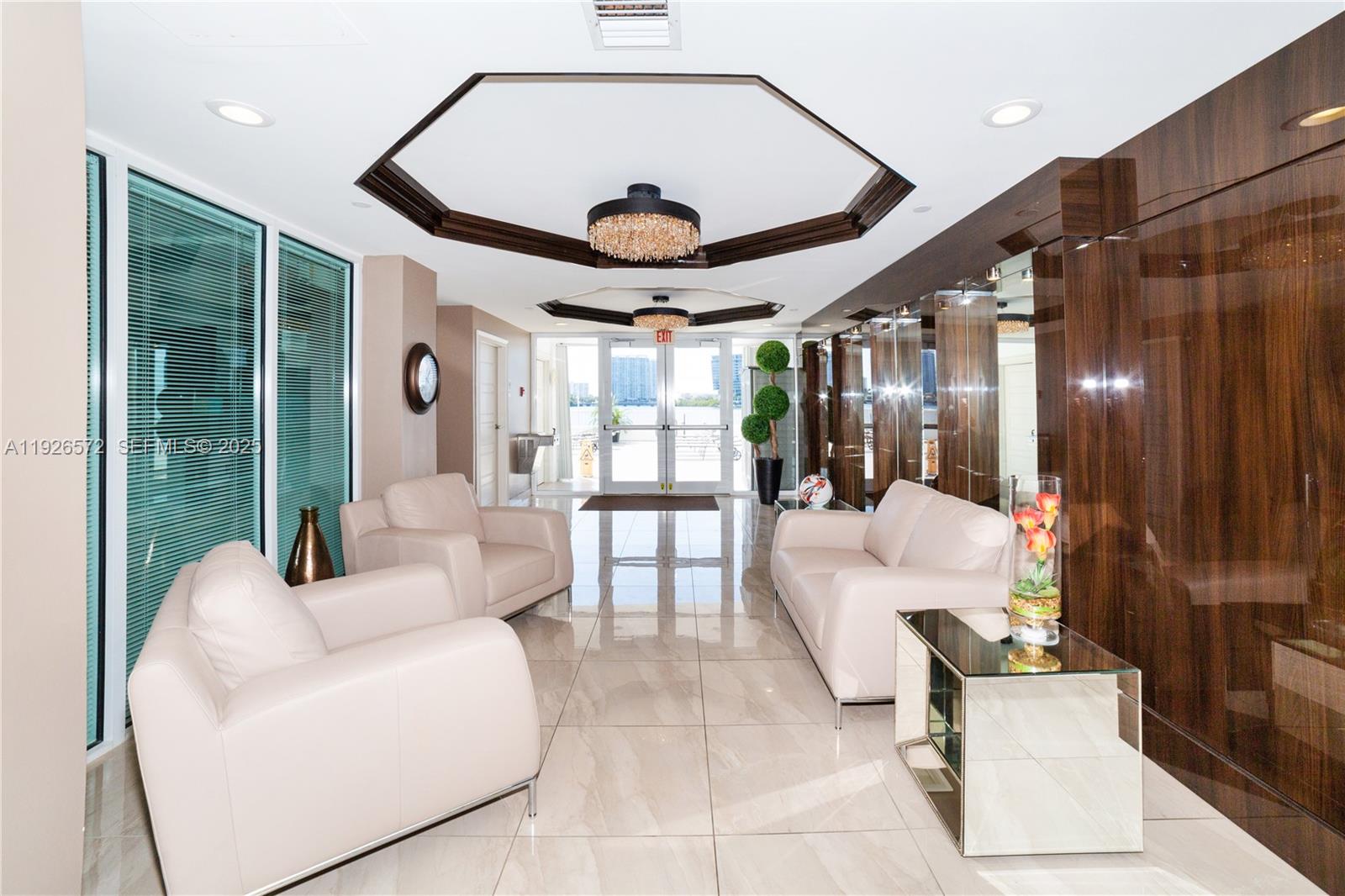 LE MONTCALM CONDO - Residential