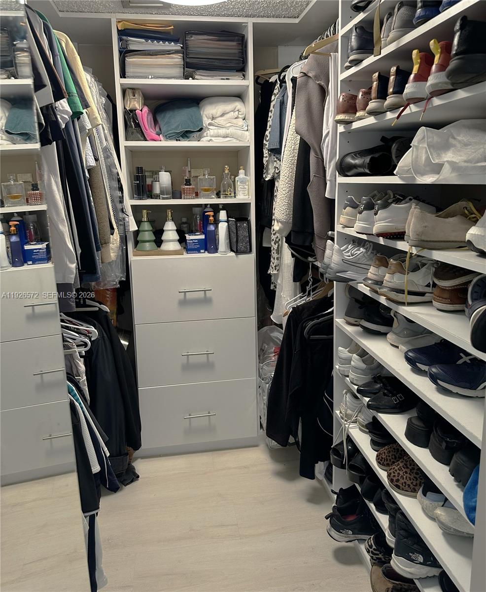 LE MONTCALM CONDO - Residential