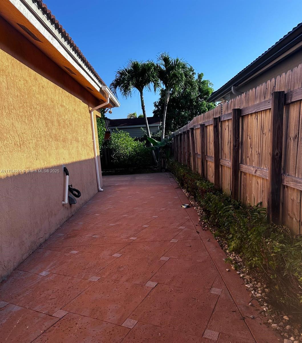 NORTH PALM ESTATES HOMES - Residential