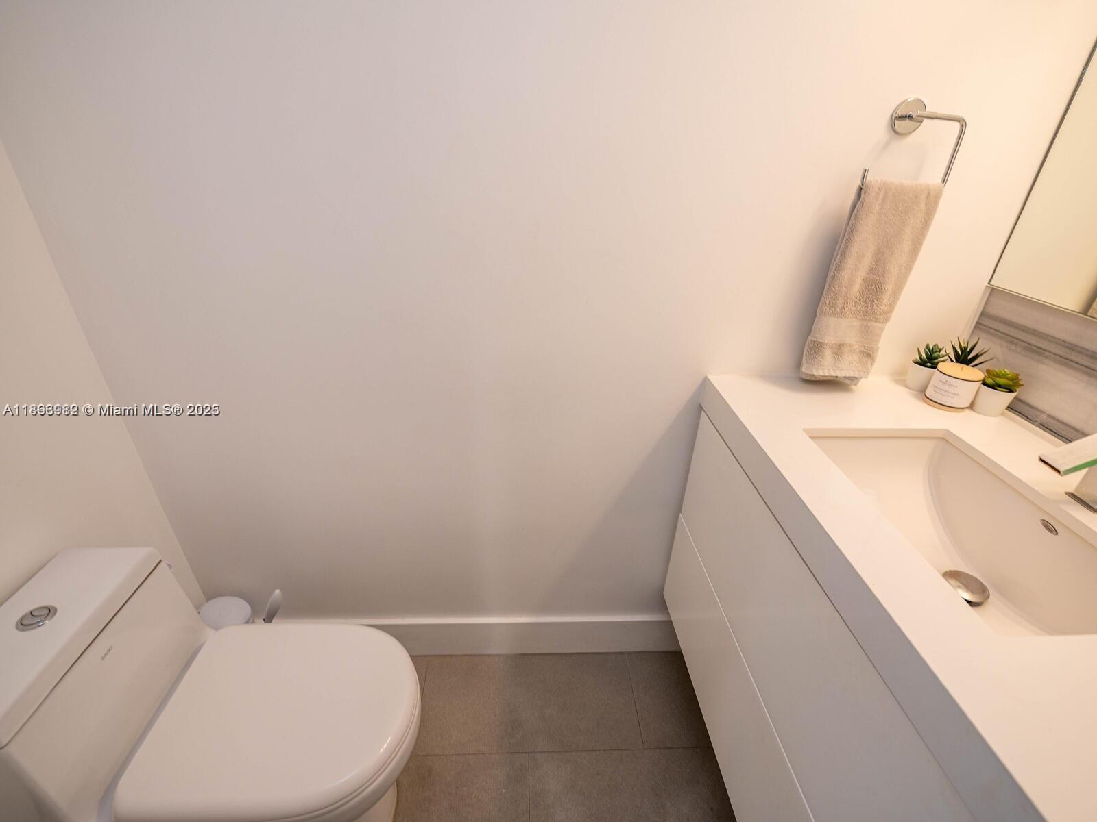 VENETIA CONDO - Residential