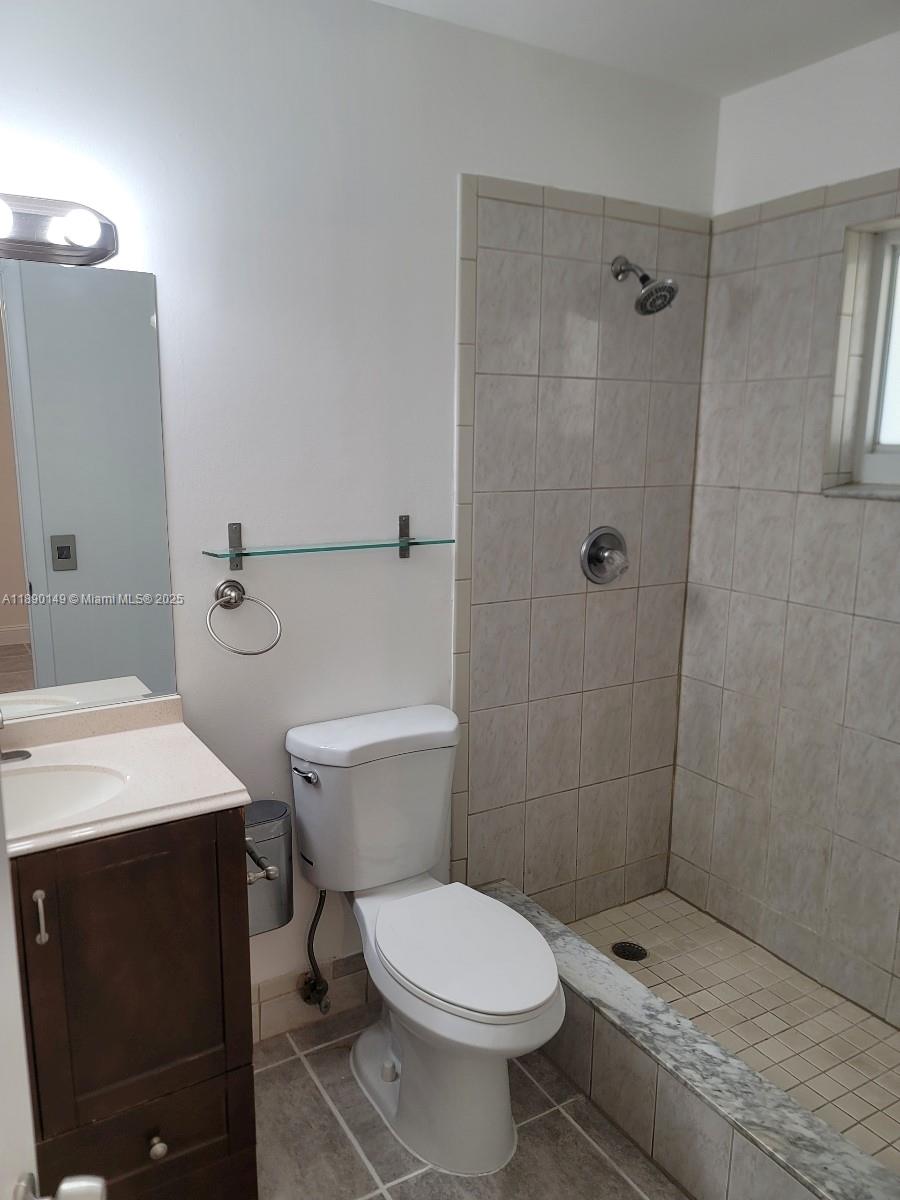 HOLLYWOOD GARDENS - Residential Lease