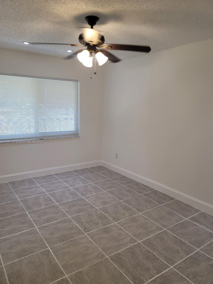 HOLLYWOOD GARDENS - Residential Lease