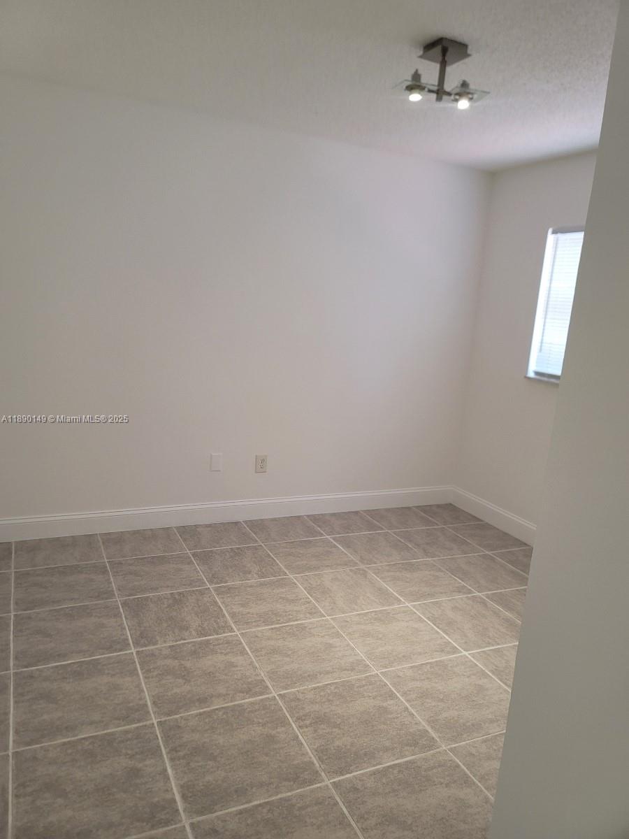 HOLLYWOOD GARDENS - Residential Lease