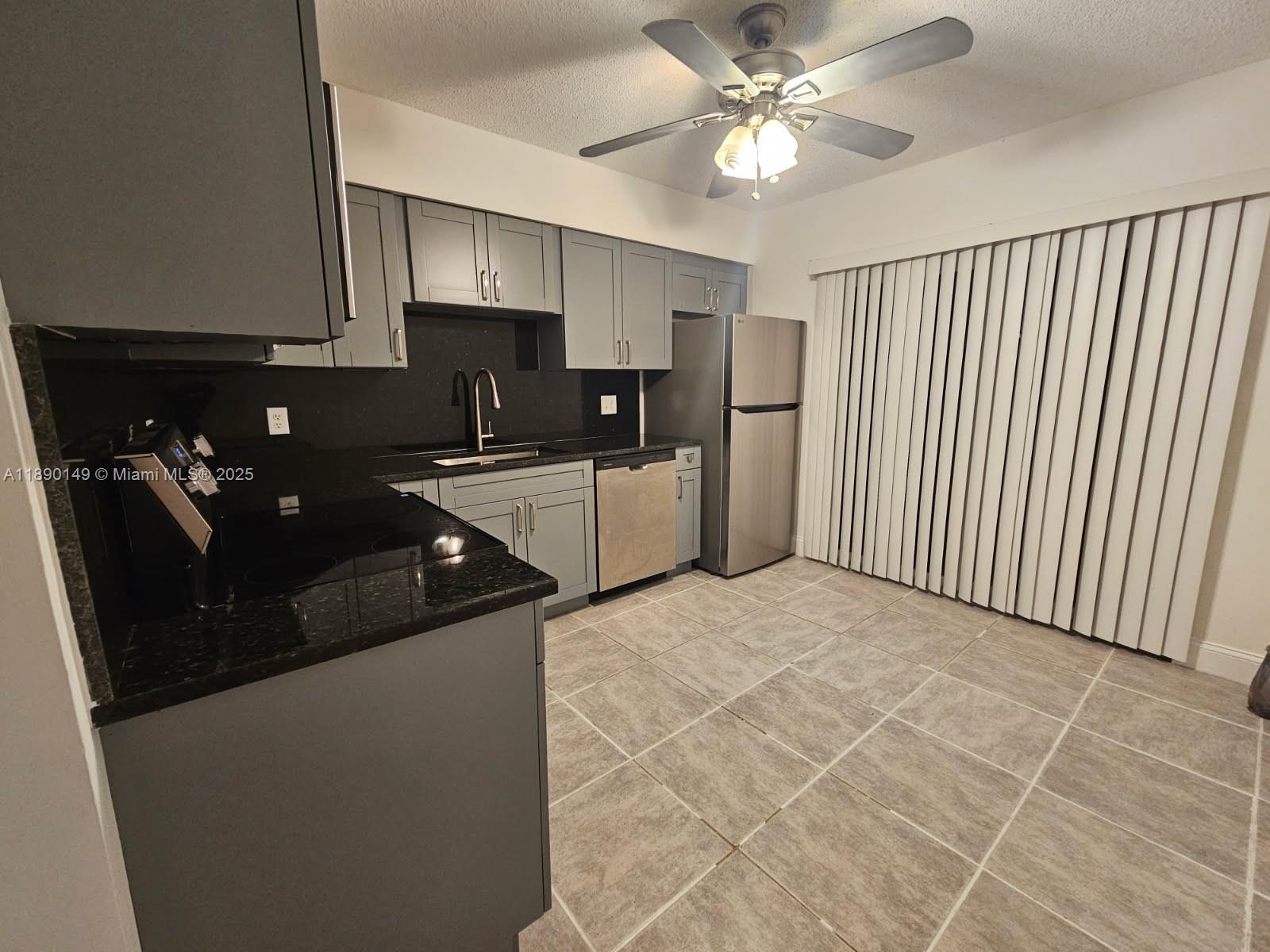 HOLLYWOOD GARDENS - Residential Lease