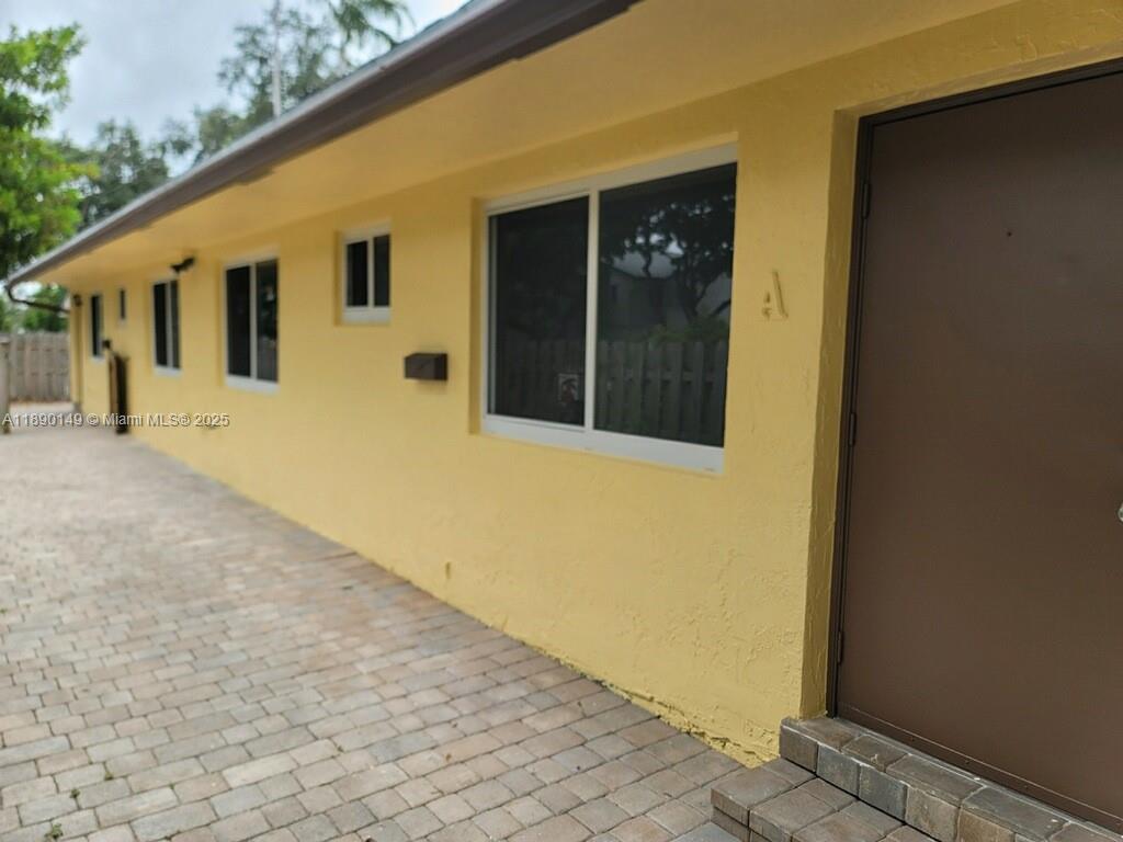 HOLLYWOOD GARDENS - Residential Lease