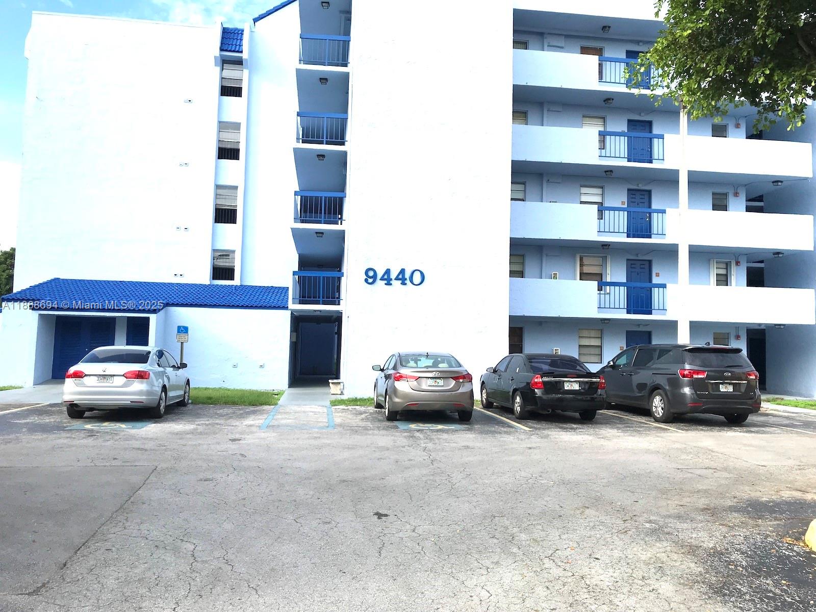 LOCATION...LOCATION!!! SPACIOUS 1/1 CONDO IN FONTAINEBLEAU AREA .... CERAMIC TILES THROUGHOUT...WALKING CLOSET.... BALCONY... COMMUNITY LAUNDRY ROOM, POOL AND TENNIS COURT...