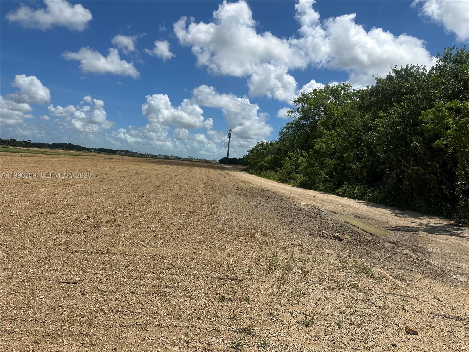 SOUTH REDLAND - Land