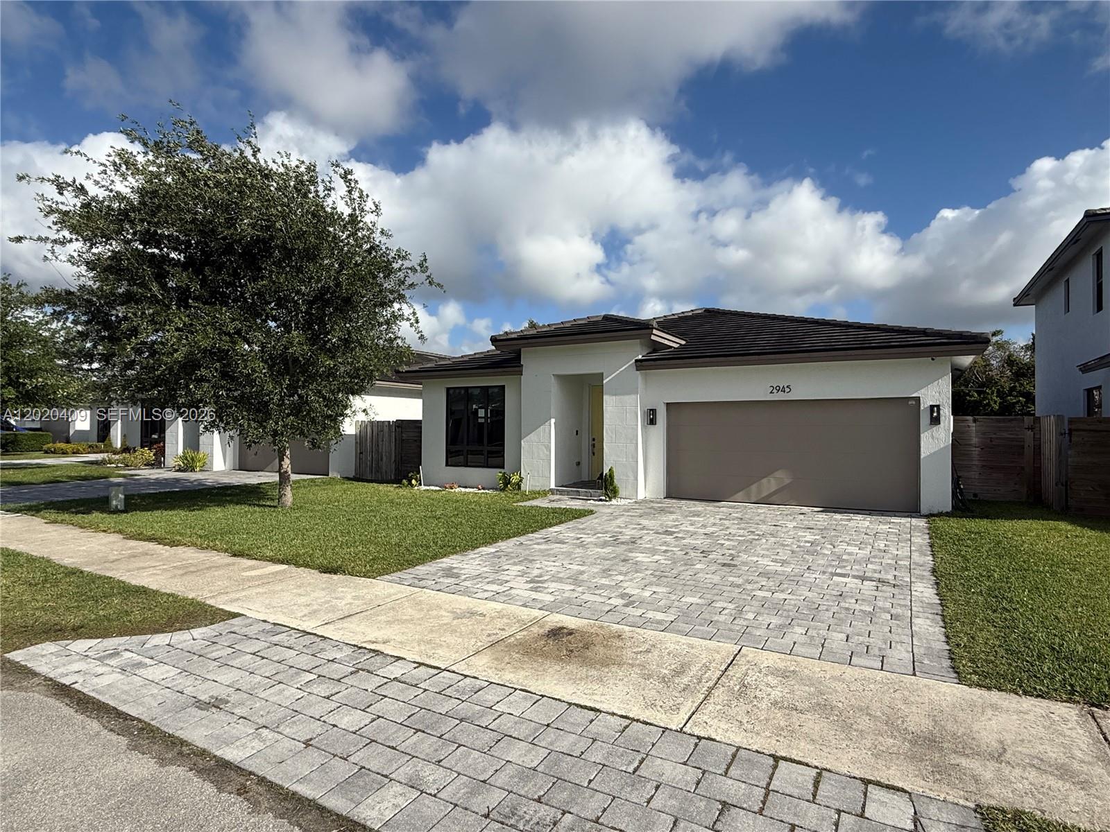 PALM RIDGE GARDENS - Residential