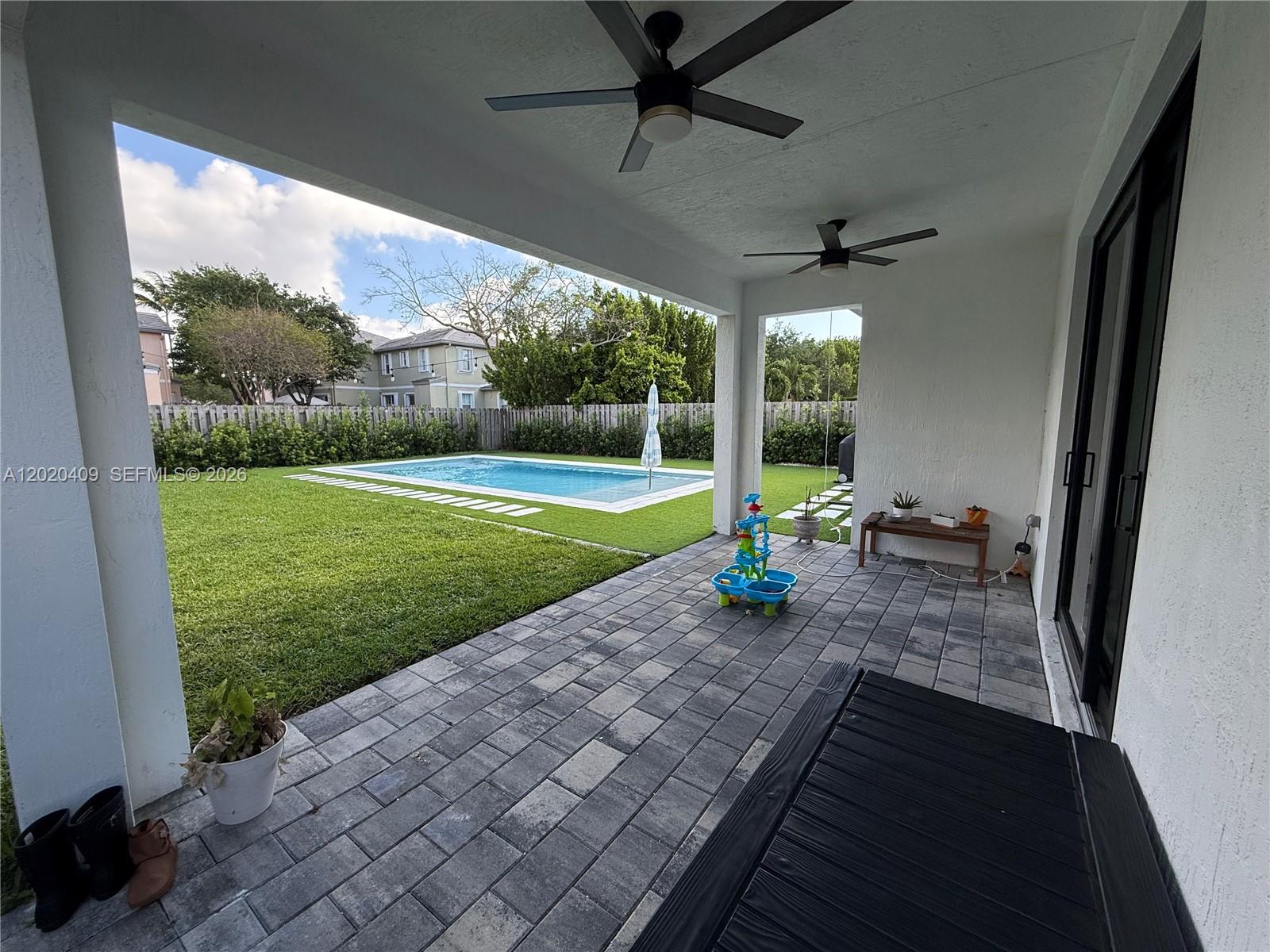 PALM RIDGE GARDENS - Residential