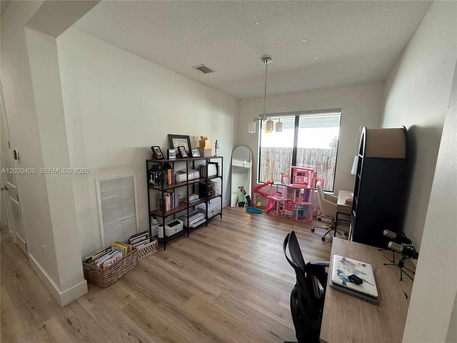 PALM RIDGE GARDENS - Residential