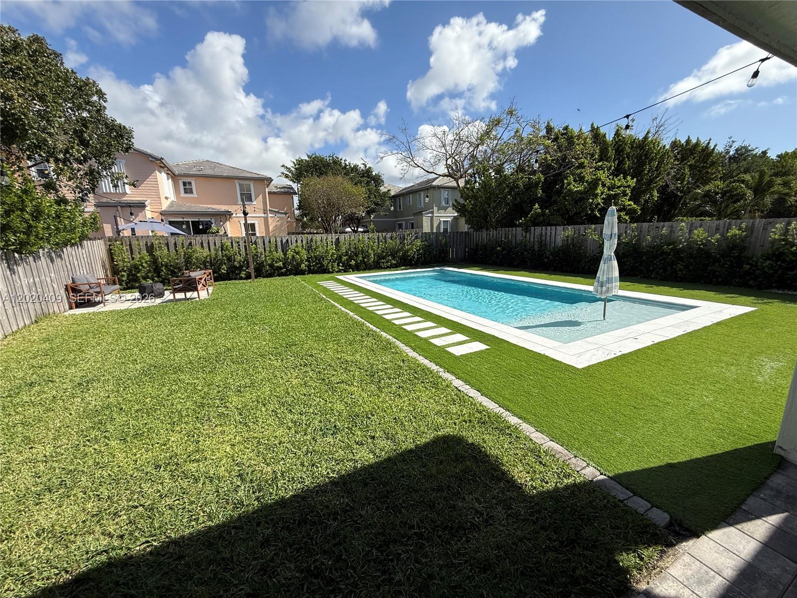 PALM RIDGE GARDENS - Residential
