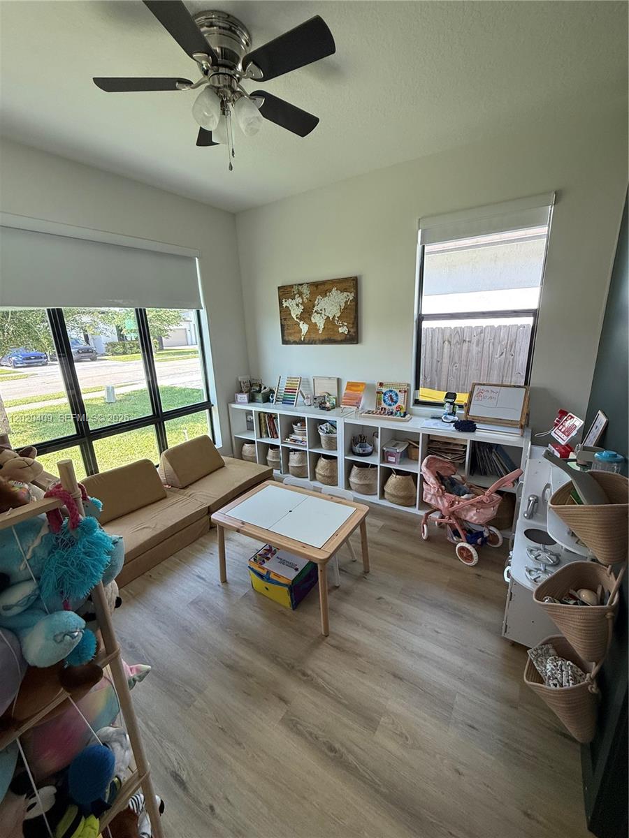 PALM RIDGE GARDENS - Residential