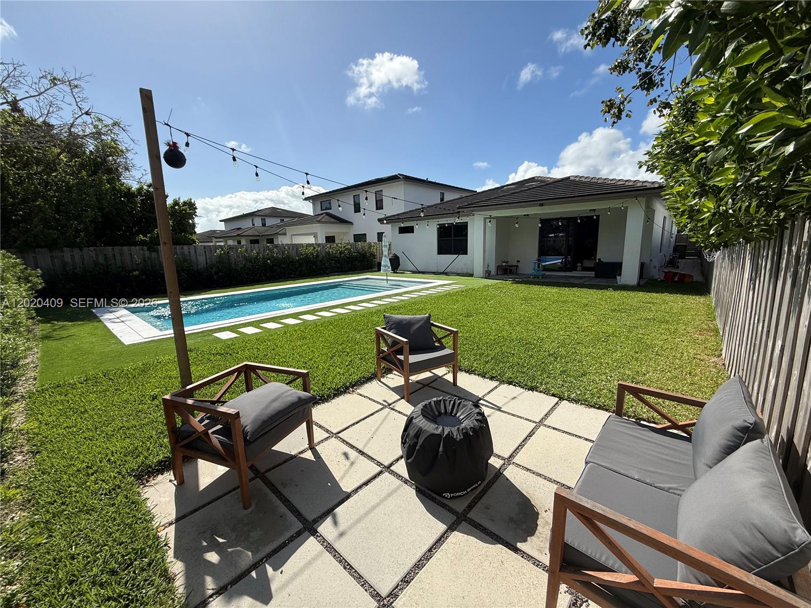 PALM RIDGE GARDENS - Residential
