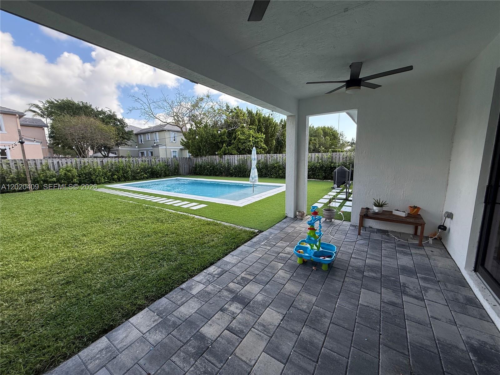 PALM RIDGE GARDENS - Residential