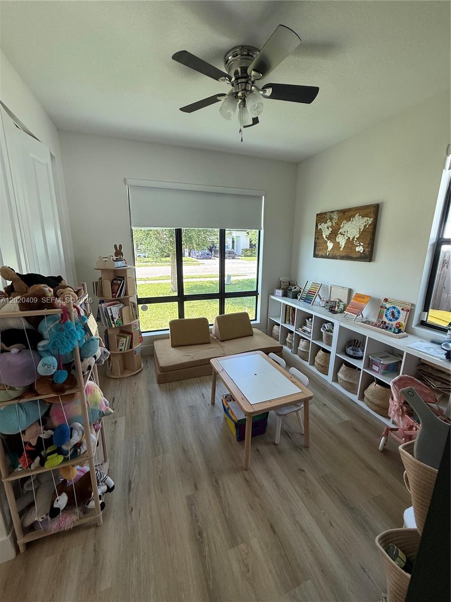 PALM RIDGE GARDENS - Residential
