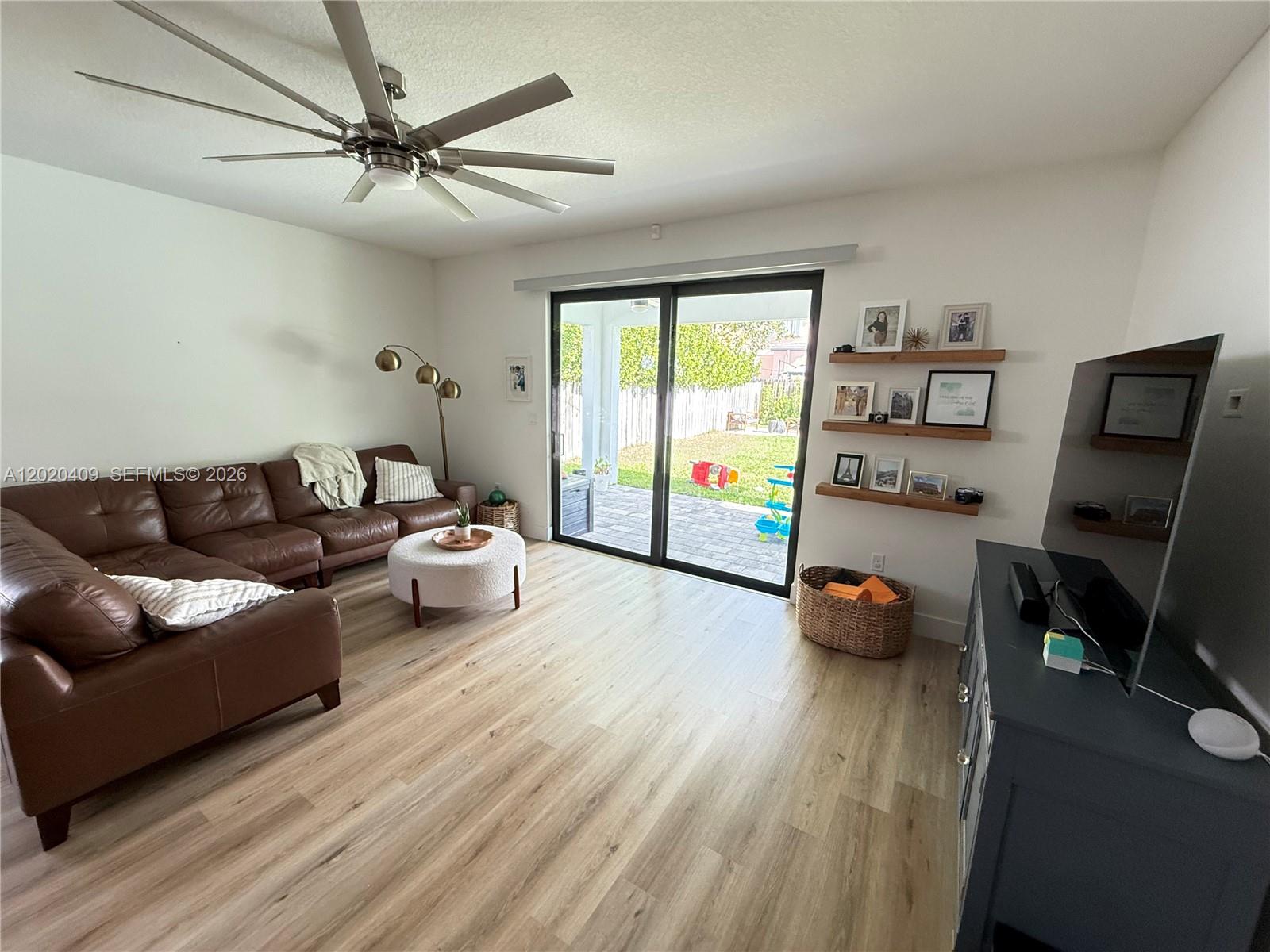PALM RIDGE GARDENS - Residential