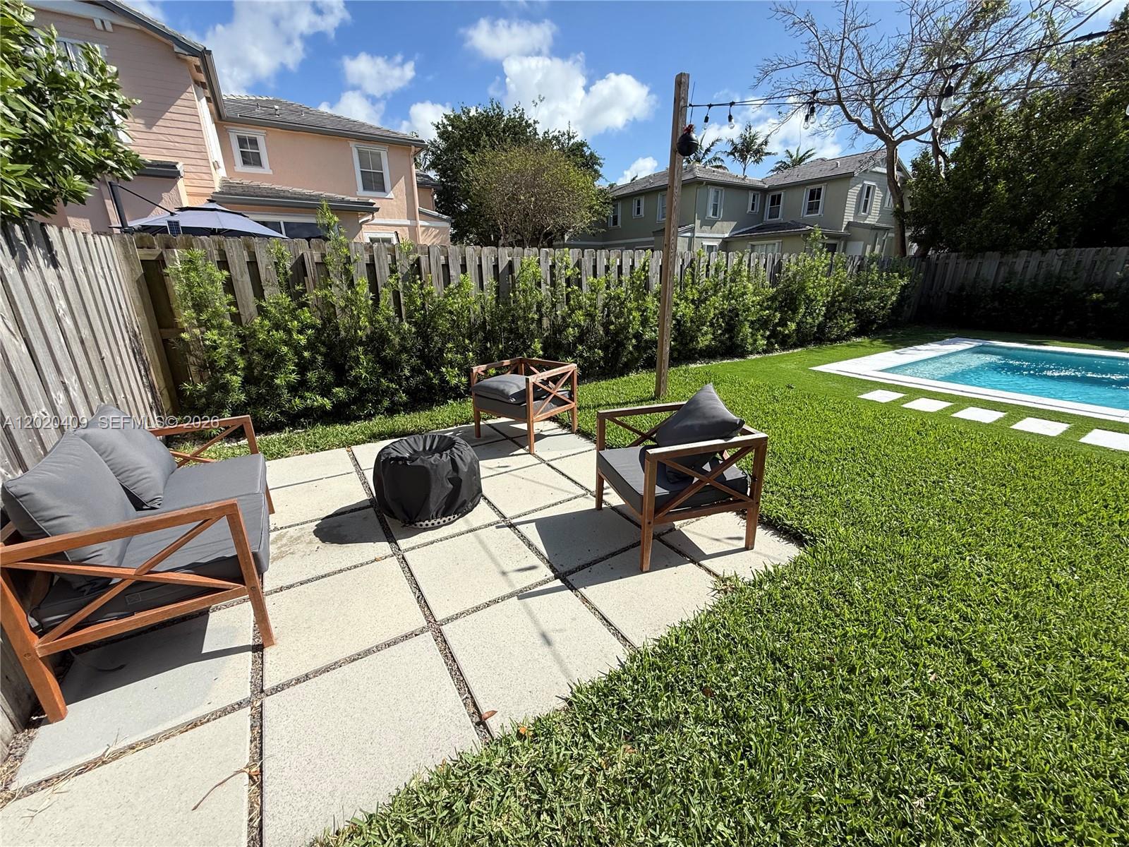 PALM RIDGE GARDENS - Residential