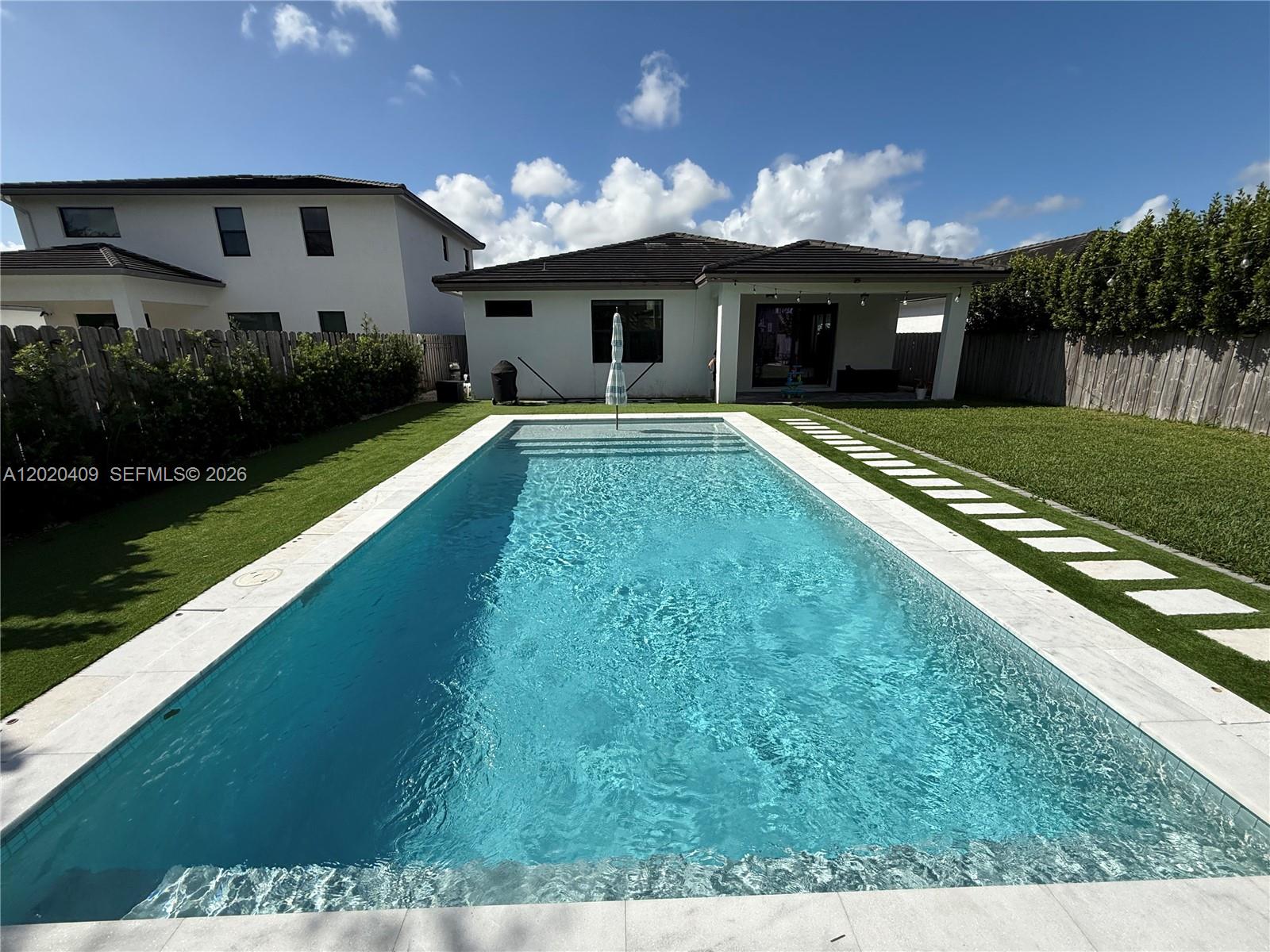 PALM RIDGE GARDENS - Residential