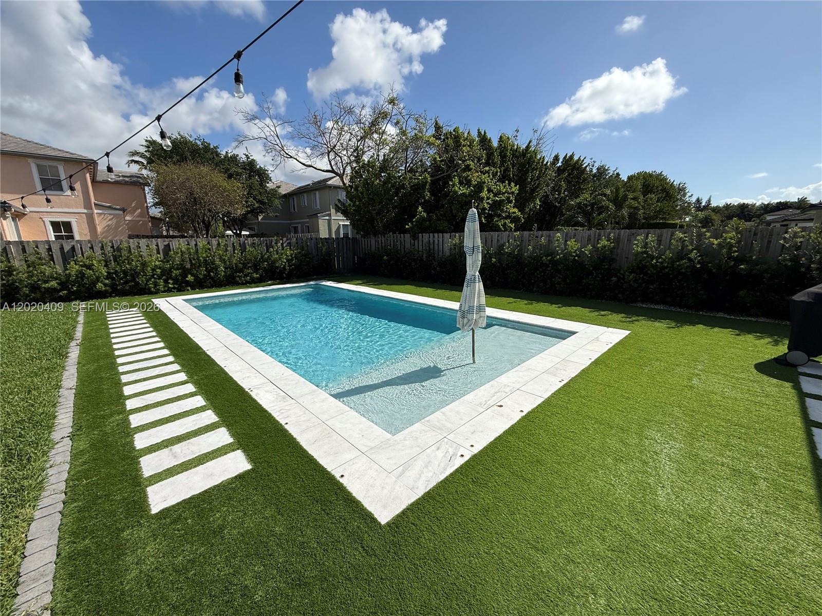 PALM RIDGE GARDENS - Residential