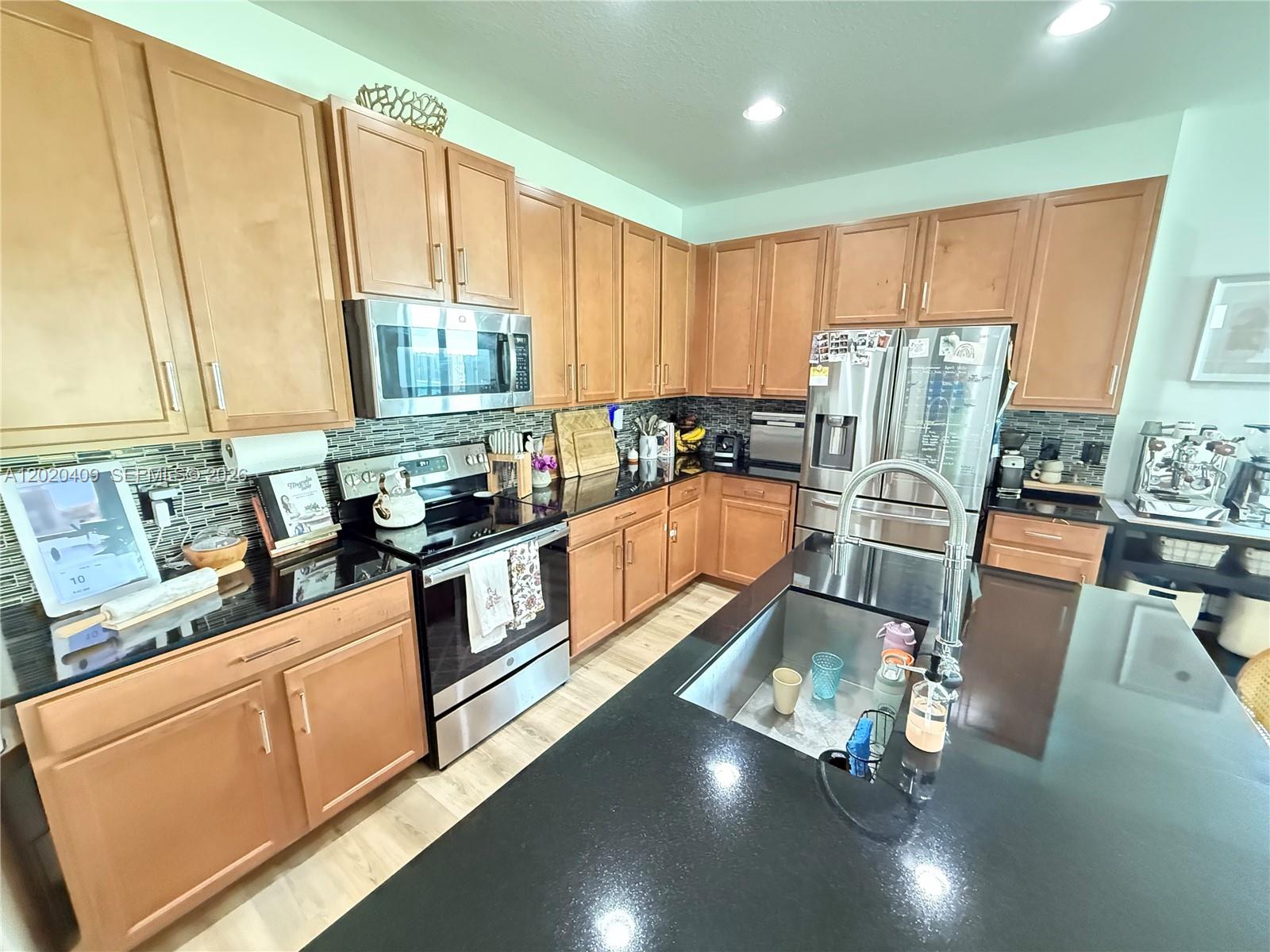PALM RIDGE GARDENS - Residential