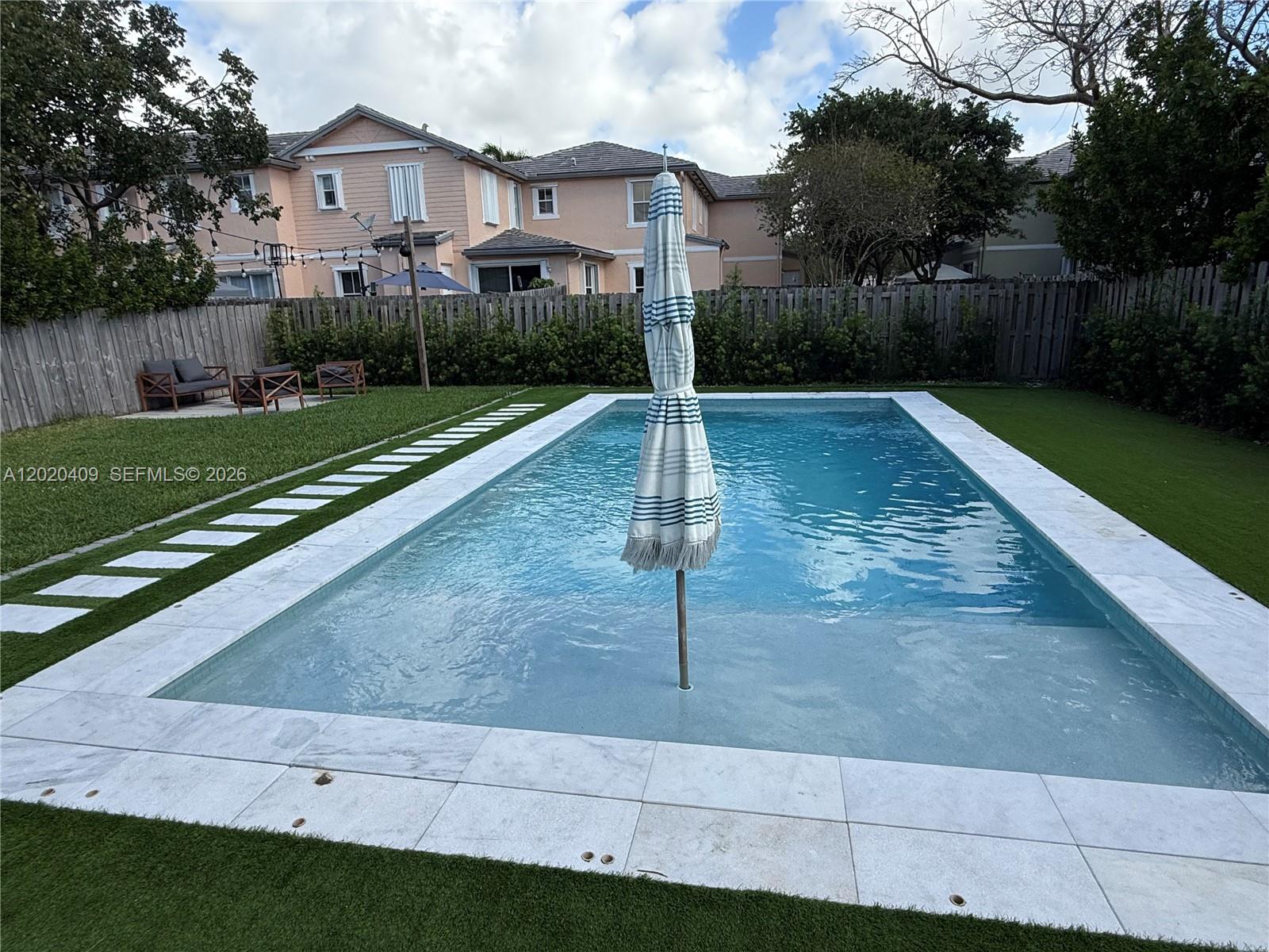 PALM RIDGE GARDENS - Residential